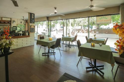 Tuban Torres Accommodation Kuta Lombok Kültér fotó
